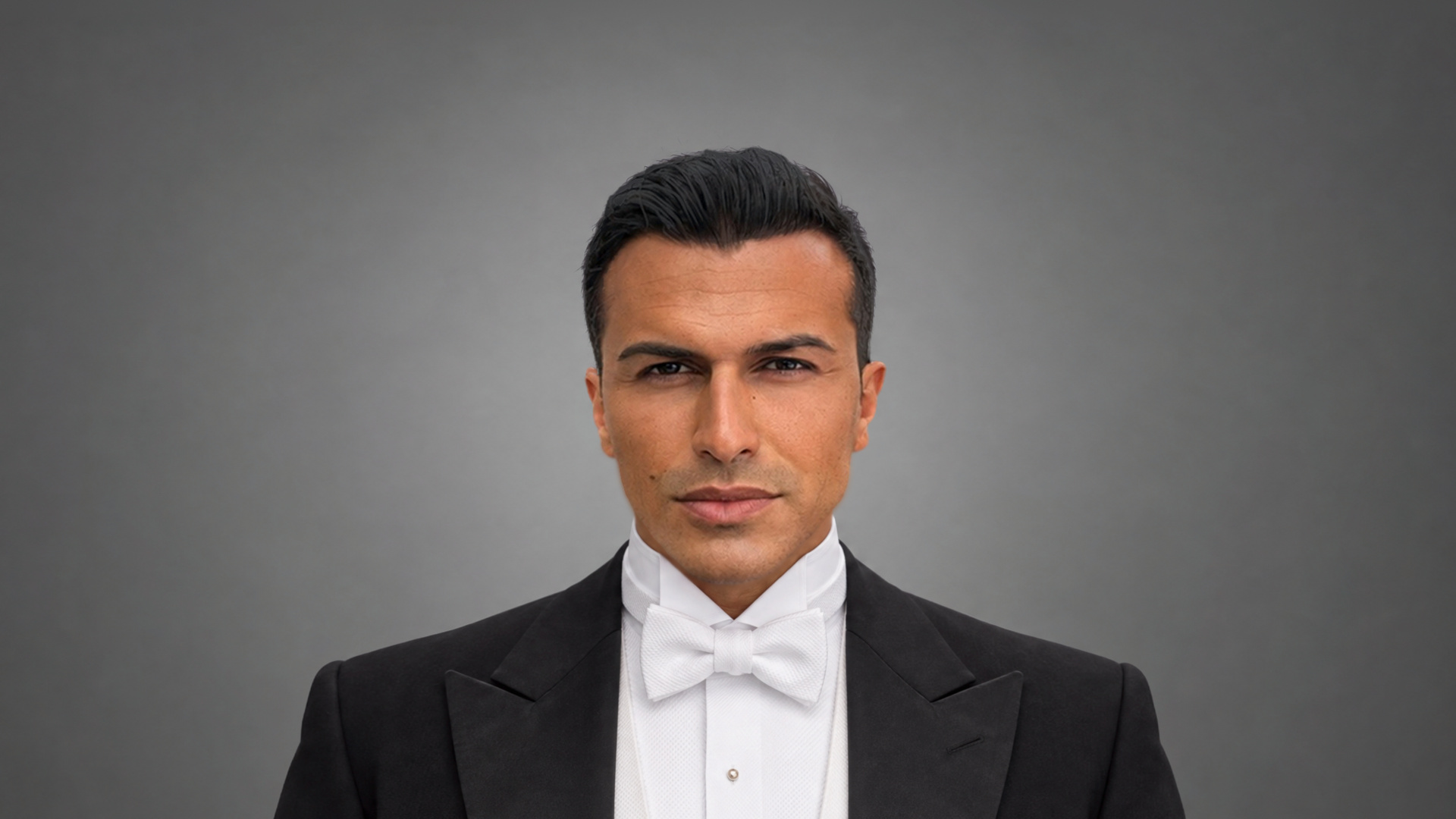 Simone Renzi in frac e papillon, il lato pianista